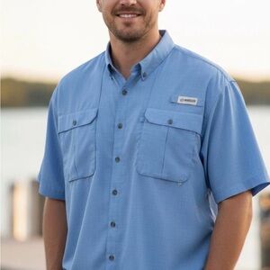 Magellan Outdoors Light Blue Casual Button Down Shirt